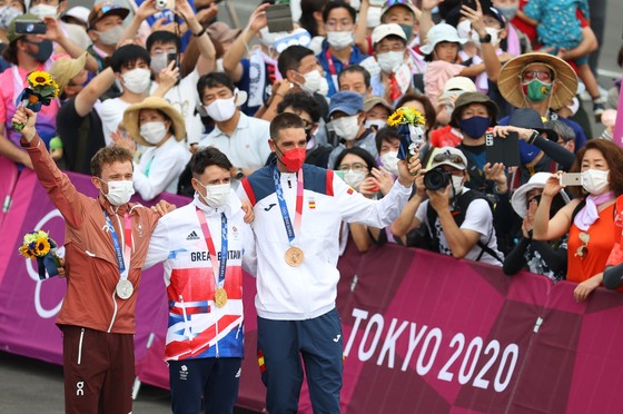Tom Pidcock giành HCV xe đạp địa hình Olympic dù mới gãy xương vai ảnh 3 Tom Pidcock giành HCV xe đạp địa hình Olympic dù mới gãy xương vai ảnh 3