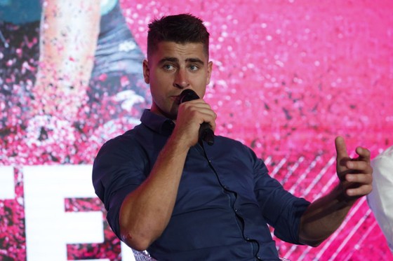 Peter Sagan bị phạt vì vi phạm lệnh giới nghiêm và tấn công cảnh sát ảnh 2