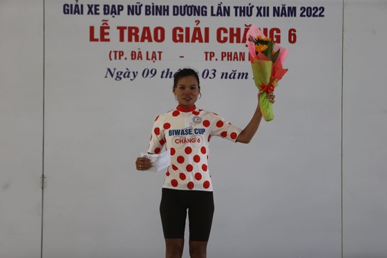 Phạm Hồng Loan mang về chiến thắng đầu tiên cho TPHCM Vinama ở giải xe đạp nữ Biwase ảnh 3 Phạm Hồng Loan mang về chiến thắng đầu tiên cho TPHCM Vinama ở giải xe đạp nữ Biwase ảnh 3