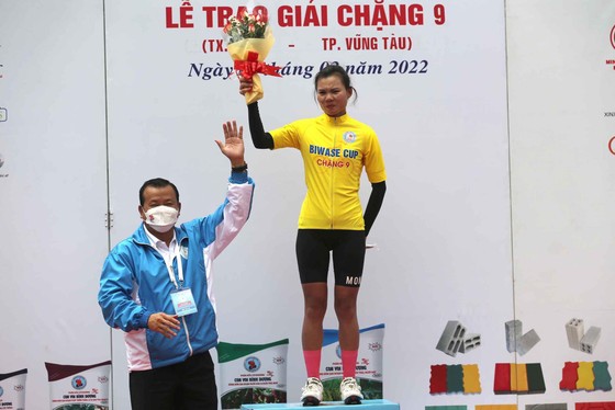 Áo trắng Lâm Thị Thuỳ Dương chứng tỏ năng lực ảnh 1