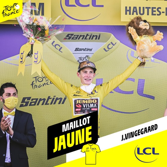 Jonas Vingegaard chạm một tay vào áo vàng chung cuộc Tour de France 2022 ảnh 6 Jonas Vingegaard chạm một tay vào áo vàng chung cuộc Tour de France 2022 ảnh 6