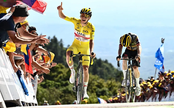 Tadej Pogacar từng 2 năm liên tiếp đoạt áo vàng Tour de France (2020 và 2021)