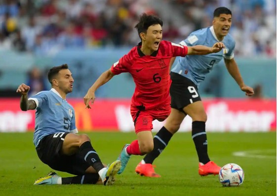Hàn Quốc ra quân thành công khi có điểm trước Uruguay