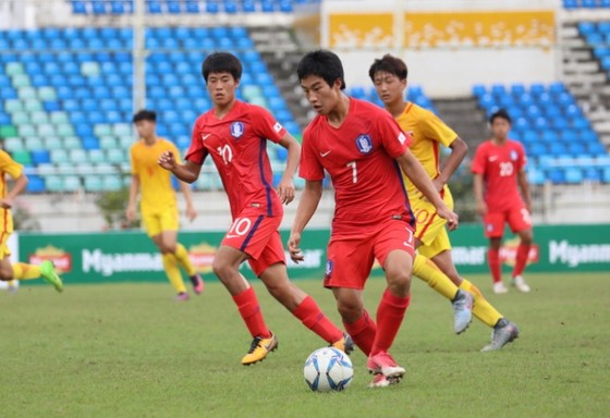 Đội Hàn Quốc (áo đỏ) giành vé cuối cùng tham dự VCK