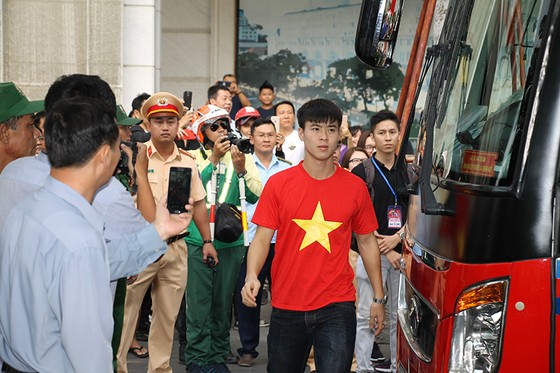 Đội U23 Việt Nam dự lễ dâng hương tượng đài Bác Hồ ảnh 1
