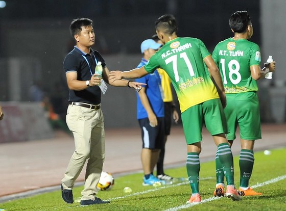 Vòng 13 Nuti Cafe V-League 2018: “Ngựa ô” đấu nhau ảnh 1