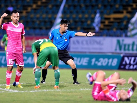 Sai lầm của ngoại binh, Cần Thơ trắng tay trên sân nhà ảnh 2