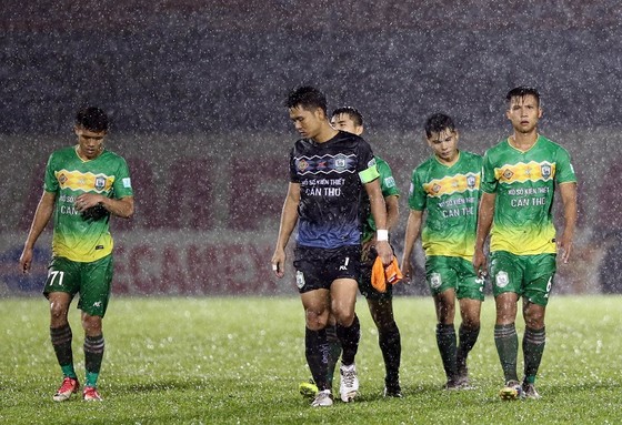 Nhiều âu lo cho Cần Thơ trước trận "chung kết ngược". Ảnh: DŨNG PHƯƠNG