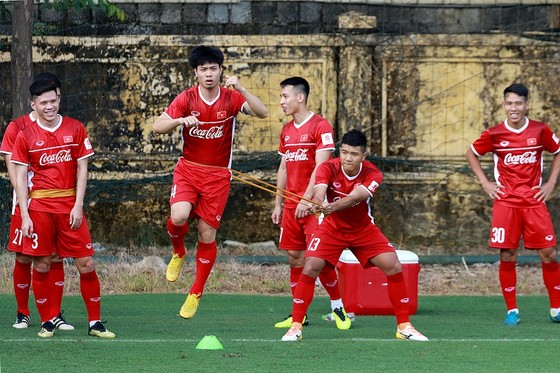 Lộ thời điểm đội tuyển Việt Nam chốt danh sách 23 tuyển thủ dự AFF Cup 2018 ảnh 2