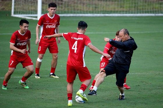 Việt Nam tiếp tục đứng đầu Đông Nam Á trên bảng xếp hạng FIFA tháng 10/2018 ảnh 1