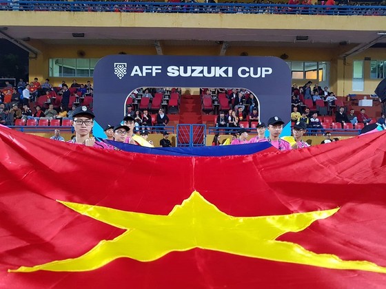 Việt Nam - Campuchia 3-0: Lấy ngôi đầu bảng ảnh 2