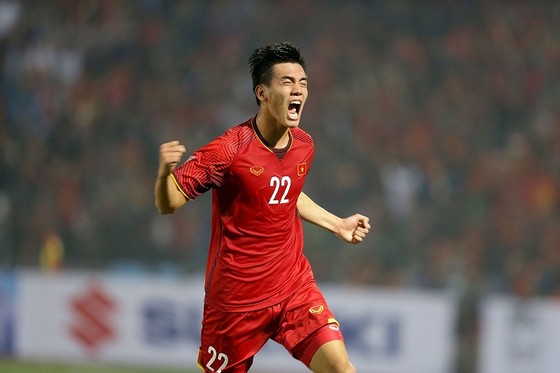 Việt Nam - Campuchia 3-0: Lấy ngôi đầu bảng ảnh 4