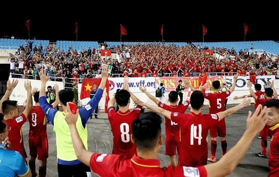 Đã gần hết vé bán qua mạng ảnh 1