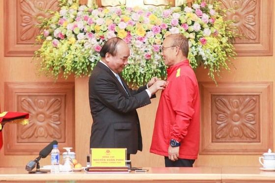 Thủ tướng trao Huân chương Lao động hạng Nhất cho đội tuyển Việt Nam ảnh 1