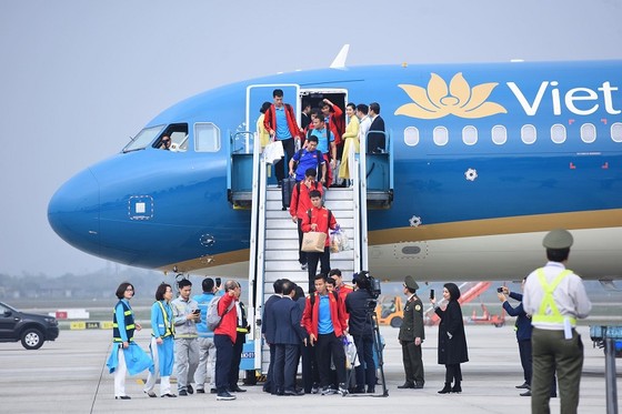 Đội tuyển Việt Nam về nước ảnh 1