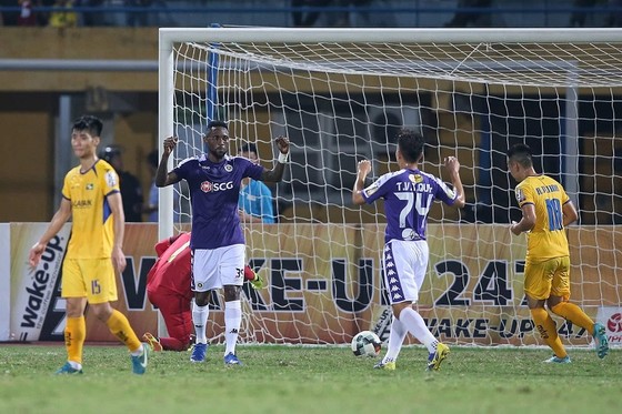 Đè bẹp SLNA 4-0, Hà Nội “lên đỉnh” V-League ảnh 1