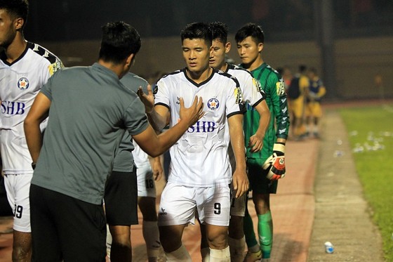 Điểm binh vòng 5 V-League 2019: Quyết chiến ở nhóm cuối bảng ảnh 5