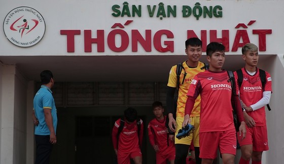 Đội tuyển U23 Việt Nam ở buổi tập đầu tiên trên sân Thống Nhất. Ảnh: Dũng Phương