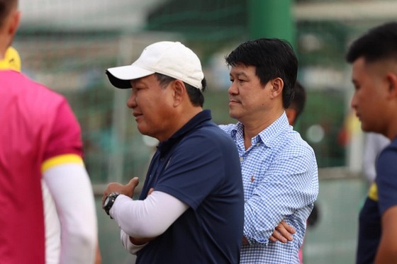 CLB TPHCM thắng CLB Sài Gòn 1-0 ở trận tất niên ảnh 4