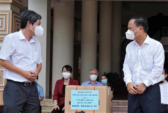 Bệnh viện quận Tân Phú được trao tặng 2 xe cứu thương hiện đại ảnh 6 Bệnh viện quận Tân Phú được trao tặng 2 xe cứu thương hiện đại ảnh 6