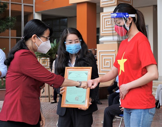 Bệnh viện quận Tân Phú được trao tặng 2 xe cứu thương hiện đại ảnh 5 Bệnh viện quận Tân Phú được trao tặng 2 xe cứu thương hiện đại ảnh 5