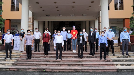 Bệnh viện quận Tân Phú được trao tặng 2 xe cứu thương hiện đại ảnh 7 Bệnh viện quận Tân Phú được trao tặng 2 xe cứu thương hiện đại ảnh 7