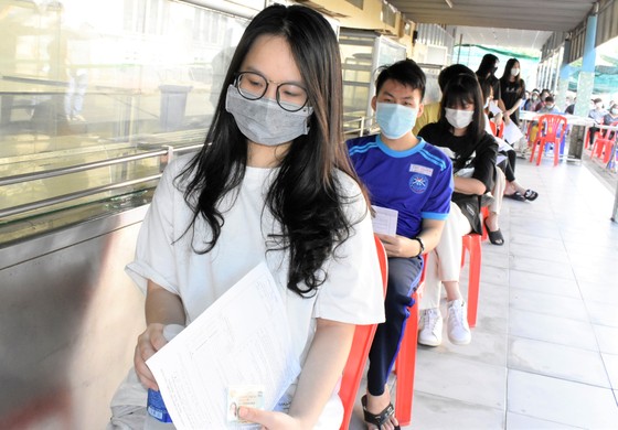 Học sinh phấn khởi vì được tiêm vaccine Covid-19 ảnh 2