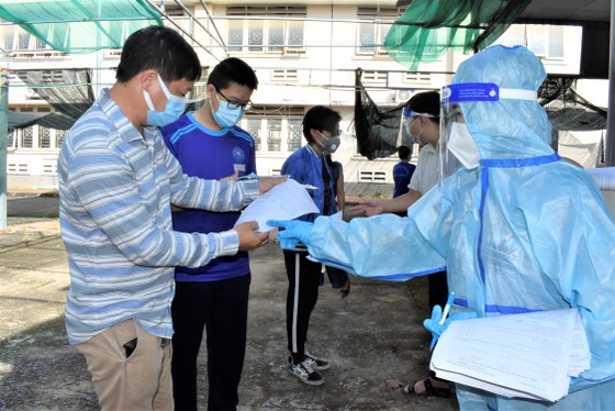 Học sinh phấn khởi vì được tiêm vaccine Covid-19 ảnh 4
