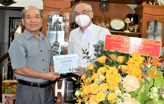 Lãnh đạo TPHCM thăm nhà giáo tiêu biểu ảnh 3 Lãnh đạo TPHCM thăm nhà giáo tiêu biểu ảnh 3