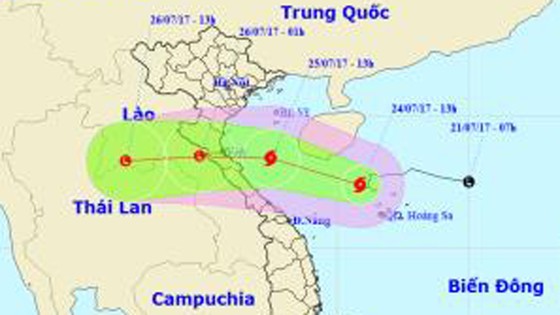 13 giờ ngày 25-7, tâm bão cách đất liền các tỉnh Thanh Hóa đến Quảng Bình khoảng 180km ảnh 1