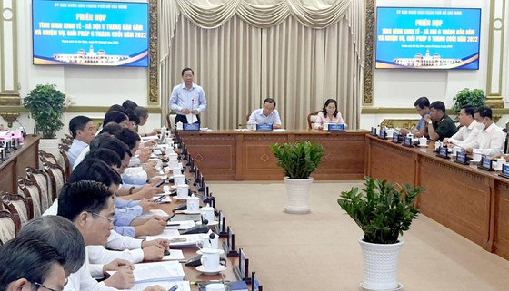 Chủ tịch Phan Văn Mãi phát biểu khai mạc kỳ họp. 