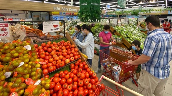 Vegetables are plentiful at supermarkets. (Photo: SGGP)