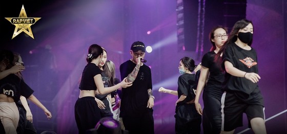 Live Concert Rap Việt hé lộ loạt hình ảnh tổng duyệt ''gây choáng'' ảnh 4