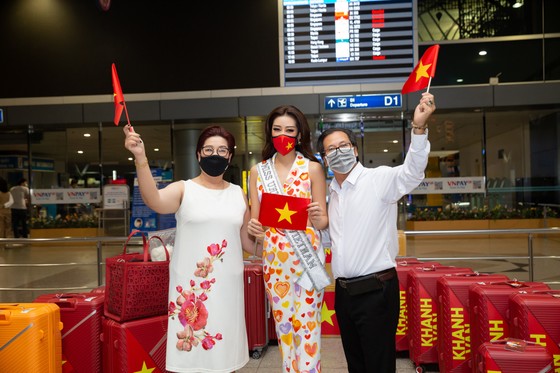 Hoa hậu Khánh Vân chính thức lên đường sang Mỹ chinh phục Miss Universe ảnh 4 Hoa hậu Khánh Vân chính thức lên đường sang Mỹ chinh phục Miss Universe ảnh 4