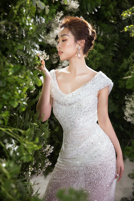 Nhà thiết kế Lê Thanh Hòa lần đầu ra mắt bộ sưu tập váy cưới ảnh 11