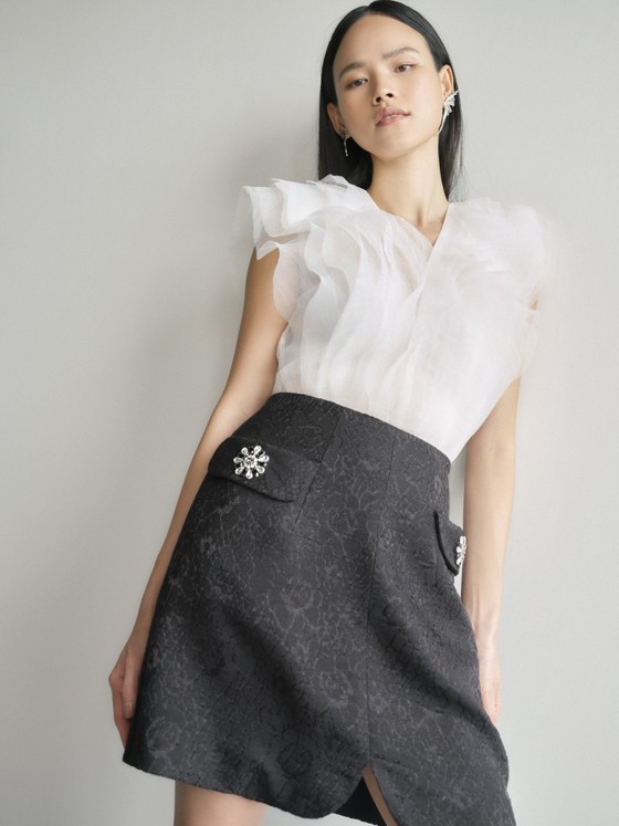 Người mẫu Tuyết Lan “high fashion” trong bộ sưu tập dành riêng cho quý cô công sở ảnh 11