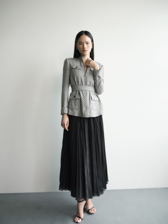 Người mẫu Tuyết Lan “high fashion” trong bộ sưu tập dành riêng cho quý cô công sở ảnh 3