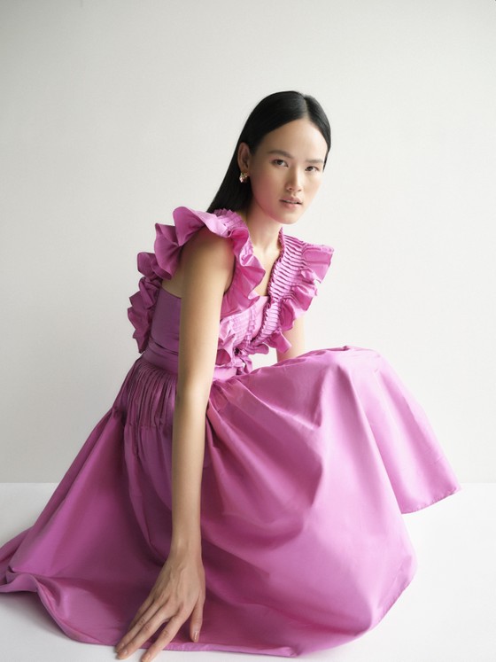 Người mẫu Tuyết Lan “high fashion” trong bộ sưu tập dành riêng cho quý cô công sở ảnh 5