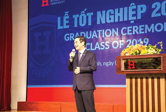 ĐHQT Hồng Bàng tổ chức lễ tốt nghiệp đại học và trao bằng tiến sĩ khóa đầu tiên ảnh 1 ĐHQT Hồng Bàng tổ chức lễ tốt nghiệp đại học và trao bằng tiến sĩ khóa đầu tiên ảnh 1