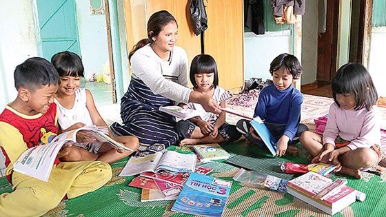 Băn khoăn trước Chỉ thị về sử dụng SGK của Bộ GD-ĐT ảnh 2
