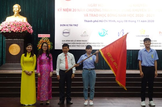 TPHCM tổ chức kỷ niệm 20 năm trao học bổng cho sinh viên nghèo vượt khó ảnh 1