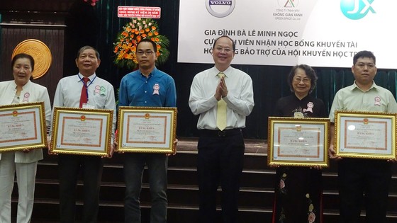 TPHCM tổ chức kỷ niệm 20 năm trao học bổng cho sinh viên nghèo vượt khó ảnh 3