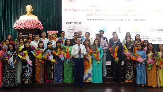 TPHCM tổ chức kỷ niệm 20 năm trao học bổng cho sinh viên nghèo vượt khó ảnh 4