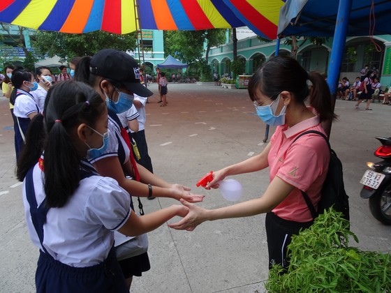 Cán bộ, giáo viên và học sinh thực hiện nghiêm yêu cầu 5K ảnh 1 Cán bộ, giáo viên và học sinh thực hiện nghiêm yêu cầu 5K ảnh 1