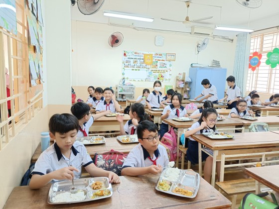 TPHCM chỉ đạo khẩn về dạy học trực tiếp sau ngày 12-4 ảnh 1