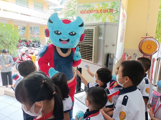 Học sinh lớp 1 hào hứng với ngày hội “Khoa học vui” ảnh 6