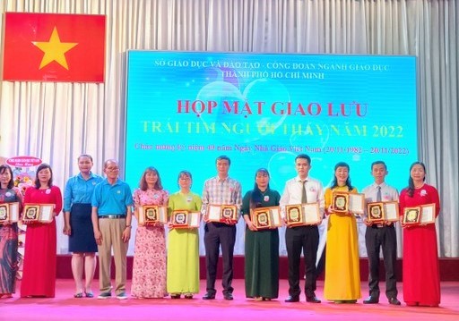 Tuyên dương 153 gương nhà giáo đạt danh hiệu “Trái tim người thầy” năm 2022 ảnh 2