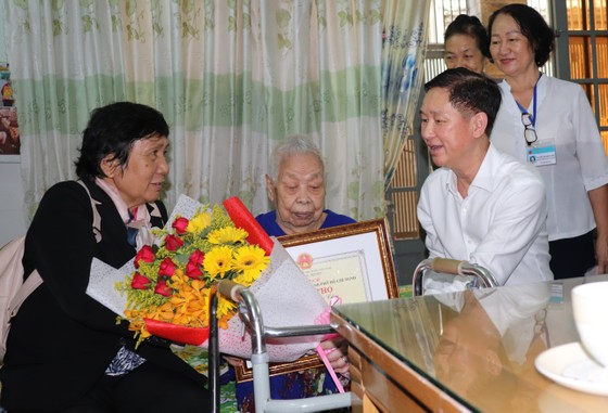 Người cao tuổi là tấm gương sáng cho con cháu ảnh 3 Người cao tuổi là tấm gương sáng cho con cháu ảnh 3