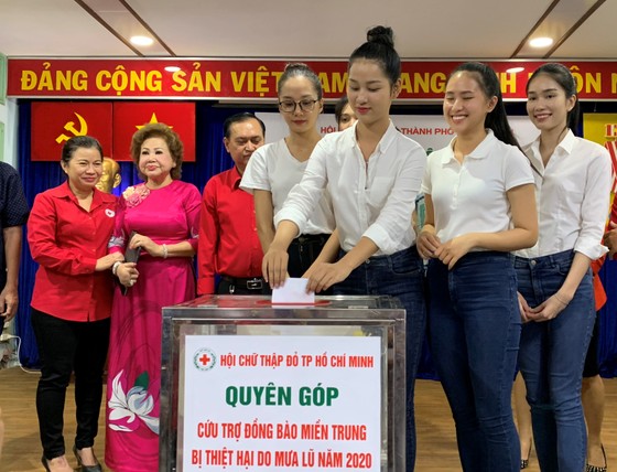 Hội Chữ thập đỏ TPHCM vận động quyên góp, hỗ trợ đồng bào miền Trung ảnh 2 Hội Chữ thập đỏ TPHCM vận động quyên góp, hỗ trợ đồng bào miền Trung ảnh 2