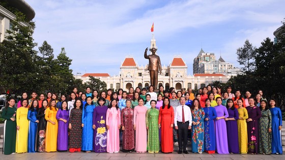 Tạo điều kiện thuận lợi nhất để phụ nữ TPHCM phát triển ảnh 1 Tạo điều kiện thuận lợi nhất để phụ nữ TPHCM phát triển ảnh 1